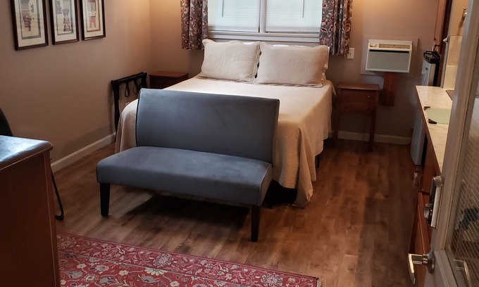 Old Town West Apartment | Finely Crafted Studio Apartment In The Heart Of Old Town