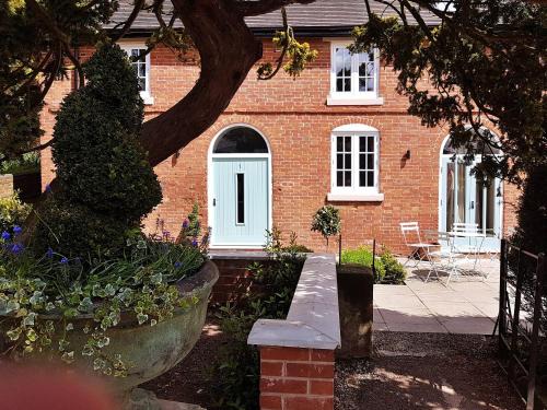 Breedon on the Hill House | Finest Retreats - No 1 Meynell Mews