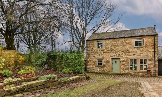 Blackburn House | Finest Retreats - Middle Warble Stables