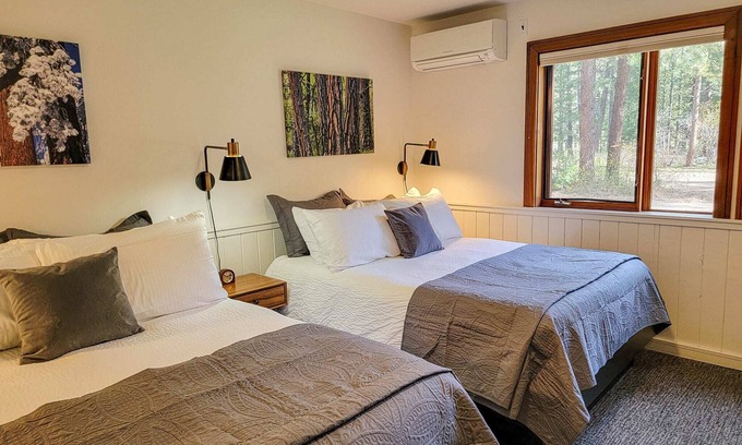 Mazama House | Fir - double queen bedroom at The Inn At Mazama