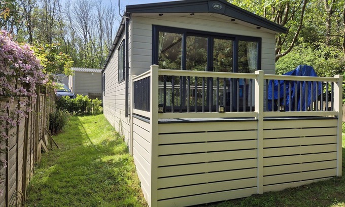 St Leonards-On-Sea Apartment | Fir Tree - 2 bedrooms sleeps 5