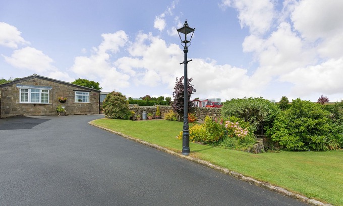Ripley Cottage | FIR TREE STABLES, pet friendly, with a garden in Summerbridge