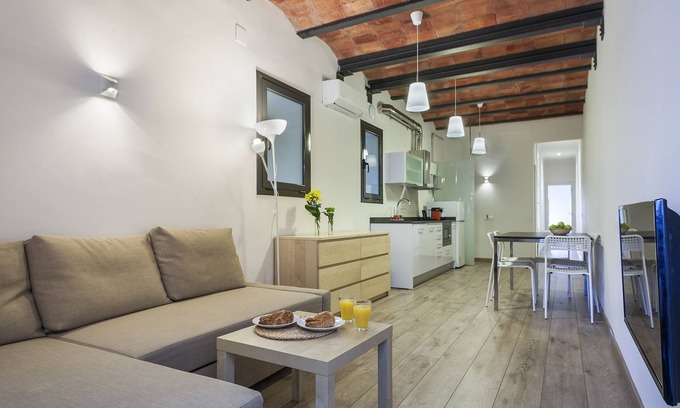 La Font de la Guatlla Apartment | Fira Centric Apartments by gaiarooms
