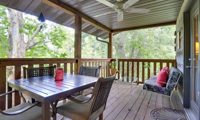 Townsend Apartment | Fire Pit & Deck! Cozy Smoky Mtn Retreat on River