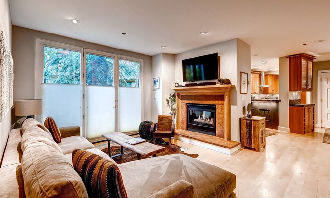 Edwards Condo | Fireplace & Private Balcony | Pool & Hot Tub