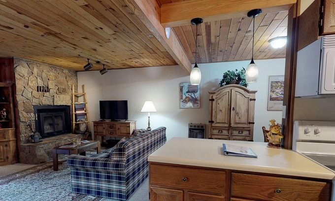 Angel Fire Condo | Fireplace | WiFi | Close to Lifts | Windchimes 204