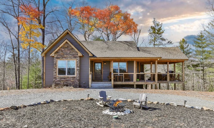 Ellijay Cabin | Fireside Chalet | Ellijay, GA
