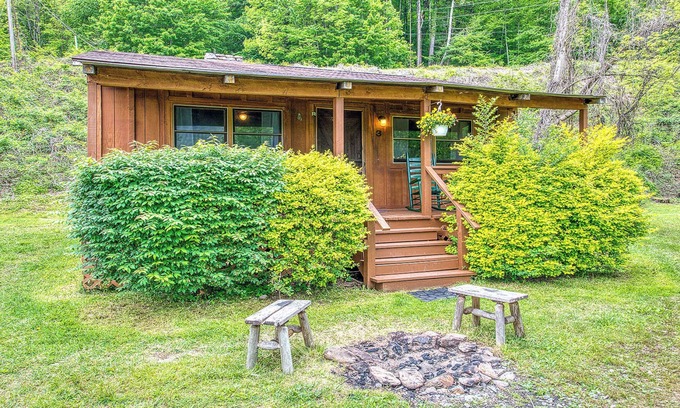 Maggie Valley Cabin | Fireside Cottage 3
