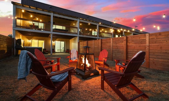 Custer House | Fireside Haven | Hot Tub + Downtown Walkable