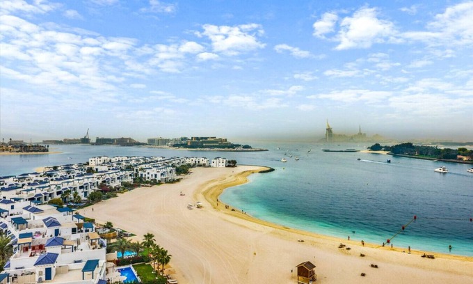 Dubai Apartment | FIRST CLASS | 1BR | Chic Luxury Living