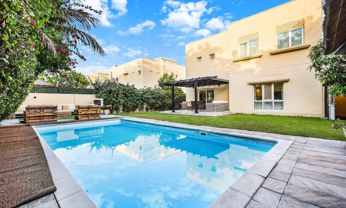 Dubai House | FIRST CLASS | Villa | Quiet Class in the Meadows