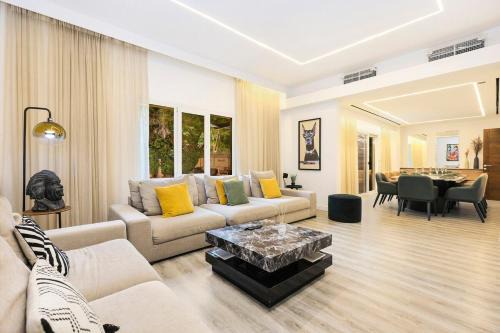 Dubai Apartment | FIRST CLASS Villa Quiet Class in the Meadows