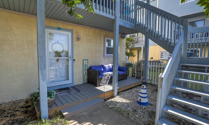 Fort Walton Beach Condo | First Floor Condo |Okaloosa Island |Pool |Walk to Beach |King & Bunk Beds |Dogs Ok