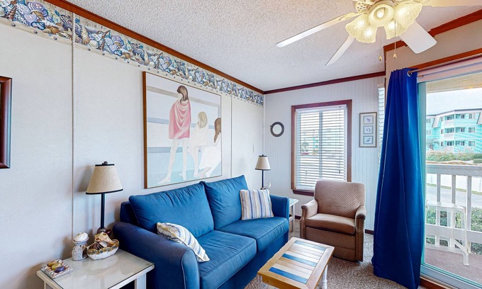 Morehead City Condo | First-Floor Condo with Balcony, WiFi & Shared Pools, Hot Tub, Tennis, Putt-Putt