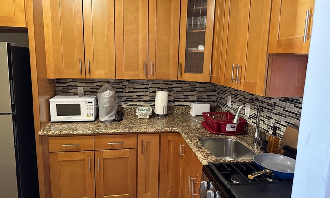 Queens Apartment | First floor cozy apartment(on second level), Great place for any family .