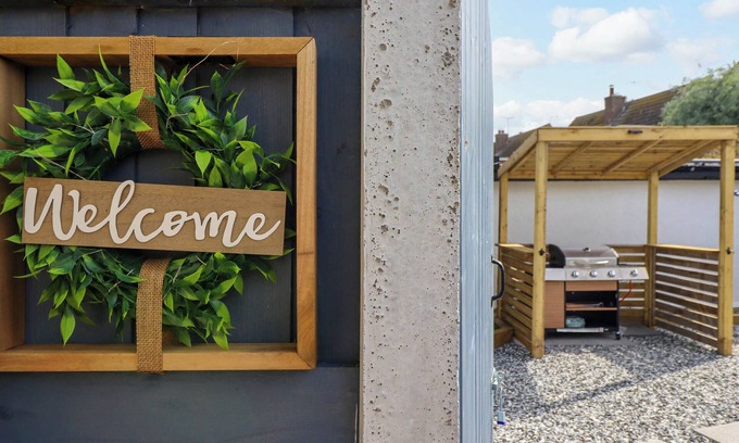 Prestatyn Cottage | FISHERMANS COTTAGE, pet friendly, with hot tub in Prestatyn