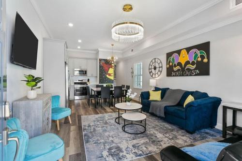 Tulane - Gravier House | FIVE Bathrooms with FIVE Bedrooms and Stylish