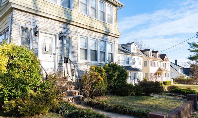 Ampere House | Five-Points Luxury 3 Bedroom & 1 Bath Apartment in Montclair, NJ