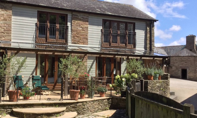 Kingsbridge Cottage | FIXIT COTTAGE, family friendly, with pool in Kingsbridge