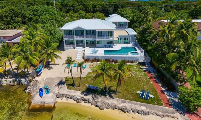 Islamorada House | Flamingo Bay – Private Waterfront Paradise with Pool, Tiki Hut & Kayaks