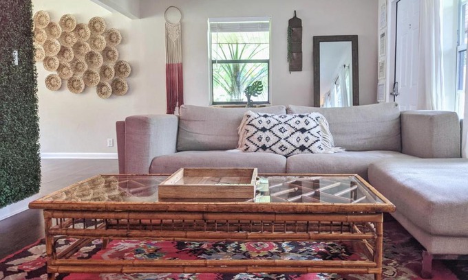 Edgewood House | Flamingo Place - 3 bedroom - 2 bath - King bed - Next to LMC