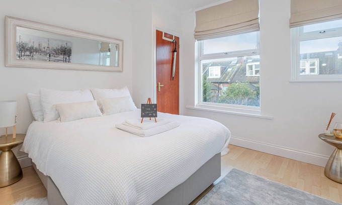 Southsea Apartment | Flat 4| Luxury 1 BR Flat, Southsea w/Free Parking