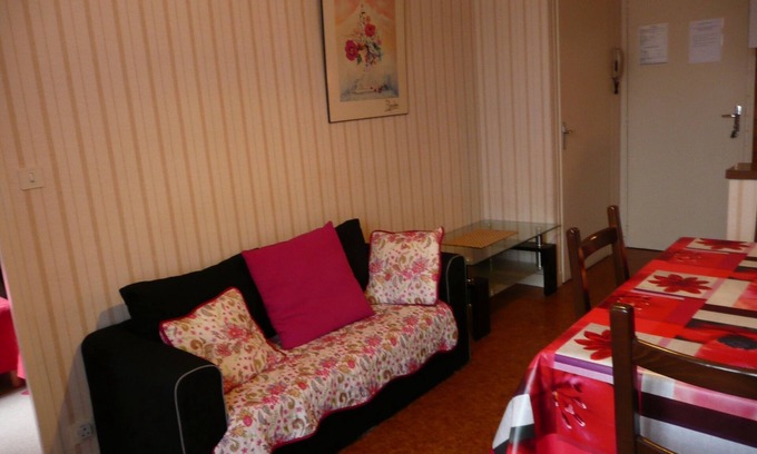 La Bourboule Apartment | Flat in a building in the middle of the town