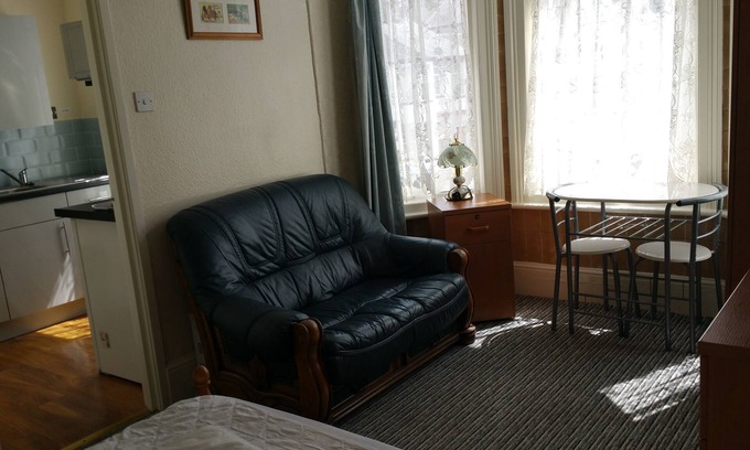 Great Yarmouth Apartment | Flat - Sleeps 2 & On Street Parking