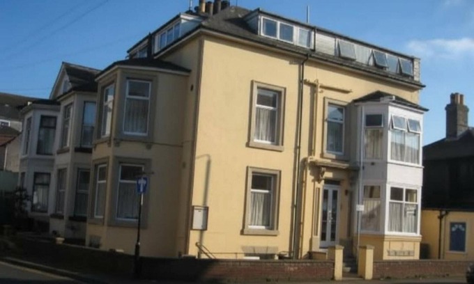 Great Yarmouth Apartment | Flat - Sleeps 2 & Parking Available