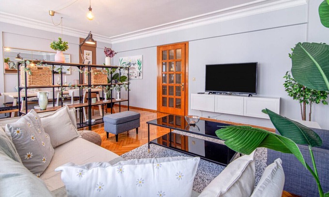 Nisantasi Apartment | Flat w Balcony 10 min to Cevahir Mall in Sisli