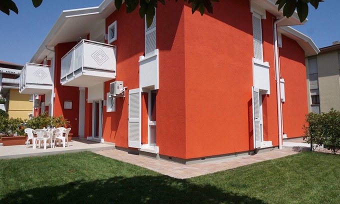 Porto Santa Margherita Apartment | Flat with garden near the beach