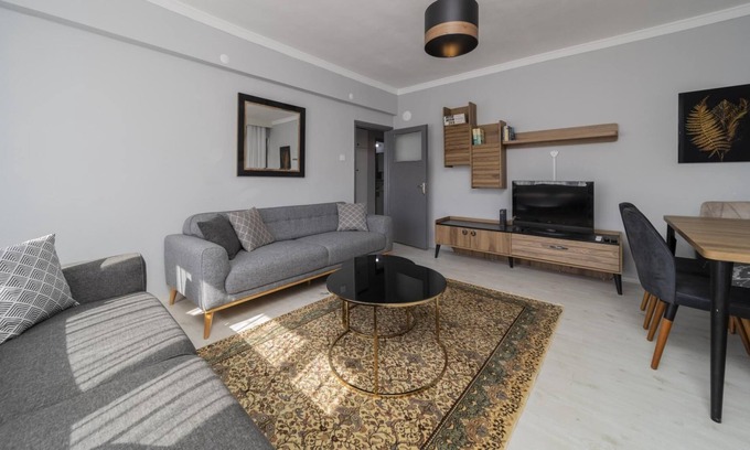 Kaleici Apartment | Flat with Balcony 2 min to Hadrian Gates