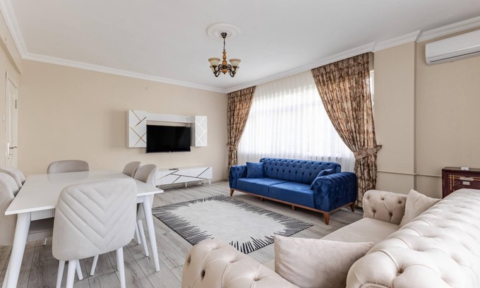 Merter Apartment | Flat with Balcony 3 min to Public Transportation