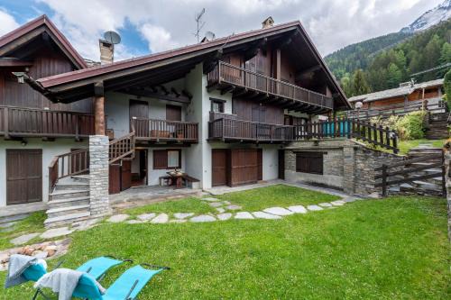 Verrand Apartment | Flat with Garden in Courmayeur - Happy Rentals