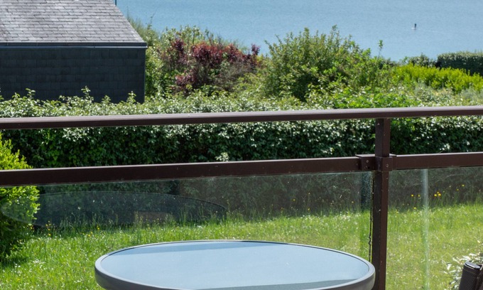 Crozon Apartment | Flat with sea view; Porzic beach
