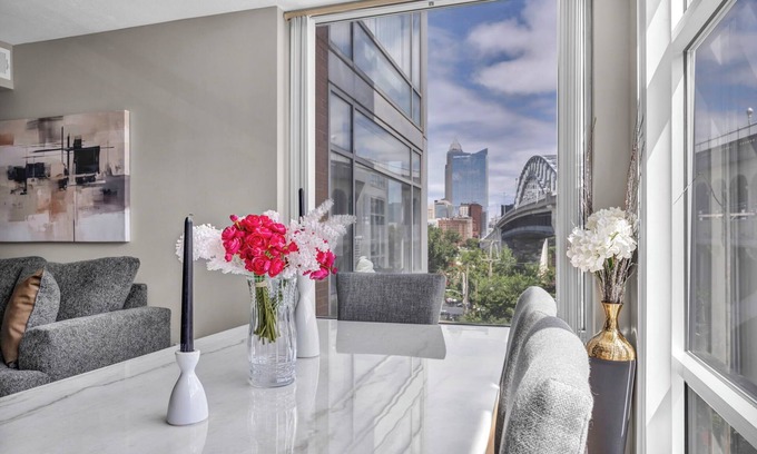 Ohio City Apartment | Flats CLE Retreat, Free Parking, 24/7 Gym