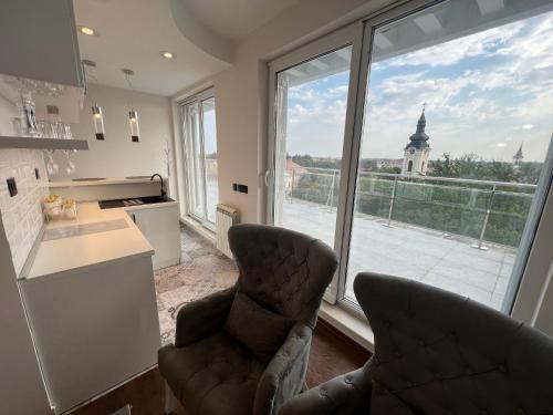Kikinda Apartment | Fleur de Lys
