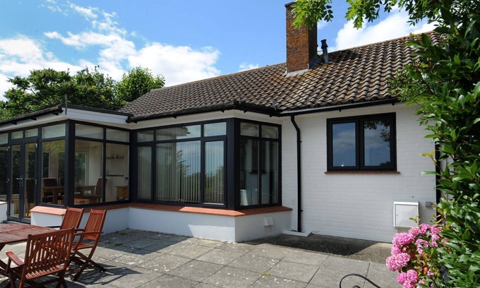 Charmouth House | FLEUR, pet friendly, country holiday cottage in Charmouth