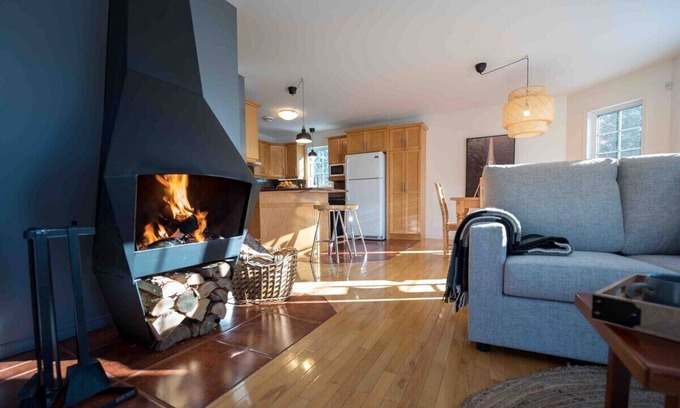Baie-St-Paul Ski Chalet | Fleurs de Lys 100 Spacious, private, Spa, wood fireplace
