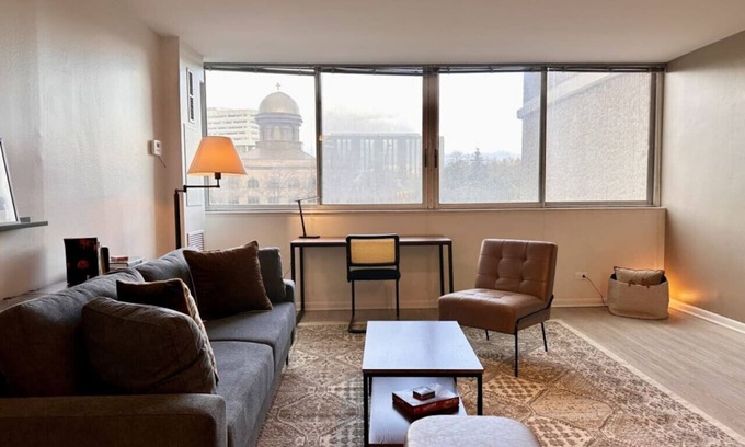 Near West Side Apartment | Flexhome Medical District 1BR - Pool + Gym (CHI29)