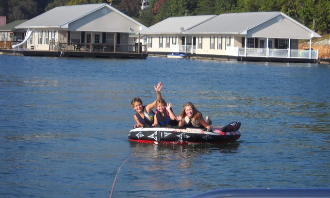 La Follette Boat Rental | Floating Holiday #3 on Norris Lake at Springs Dock.