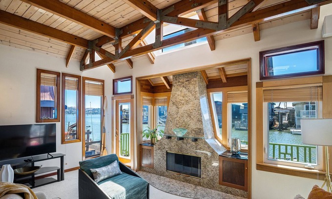 Marin City Boat Rental | Floating Home in Sausalito! 3 Floors with 2BR 3BA