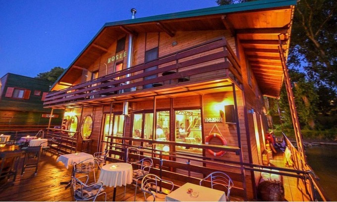 Novi Beograd House | Floating House on the River, near the city - Apt 4 (Family Room)
