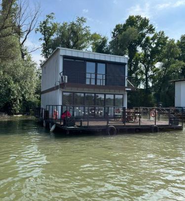 Novi Beograd Bed & Breakfast | Floating Zen House