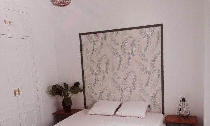 Cruz Roja-Capuchinos Apartment | Florencio Quintero Home