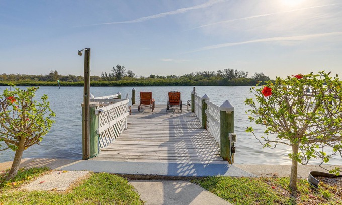 Sunset Reef Cottage | Florida Cottage - Walk to Redington Shores Beach!