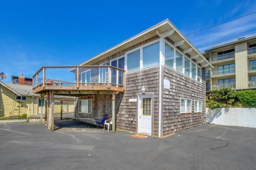 Lincoln City Apartment | Flounder's Crib Condo
