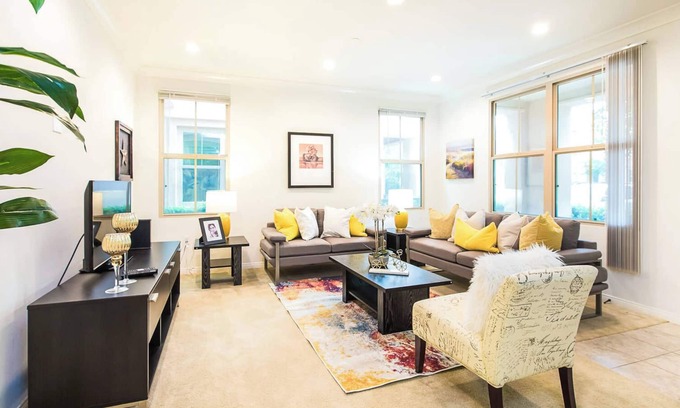 Stonegate House | Flowering Delicacy on Kempton #194