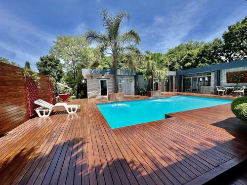 Randpark Ridge House | FM GUEST LODGE Comfort, Tranquility & Peace of Mind