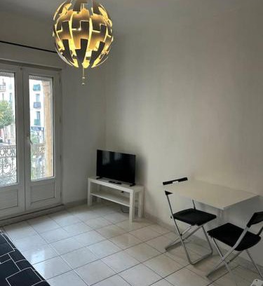 Beziers City Centre Apartment | Foch 3-Studio-Beziers centre -wifi -tv connectée